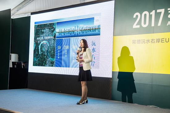 常德市江南城市發(fā)展有限公司董事副總經(jīng)理谷穗則為現(xiàn)場觀眾介紹了這個投資超過200億元、面積300萬平方、持續(xù)建設(shè)8到10年的沅水右岸如何建構(gòu)城市·人·生活三者之間的關(guān)系